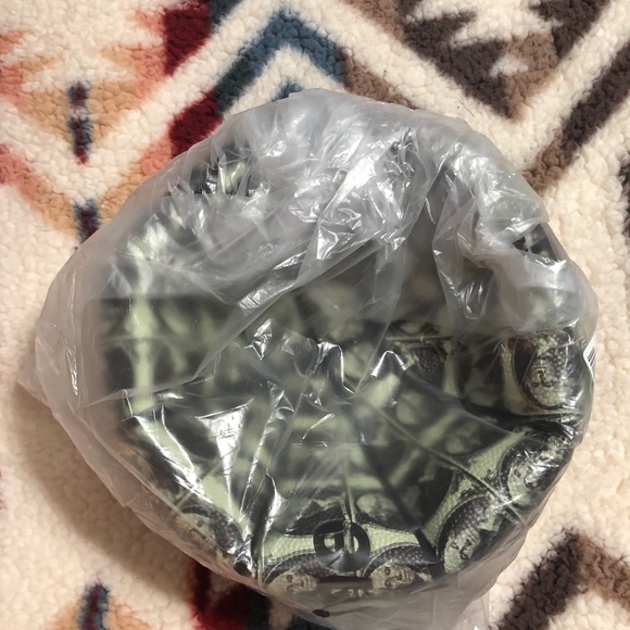 Supreme®/Spalding® Washington Basketball (FW20) - Picture 3 of 4